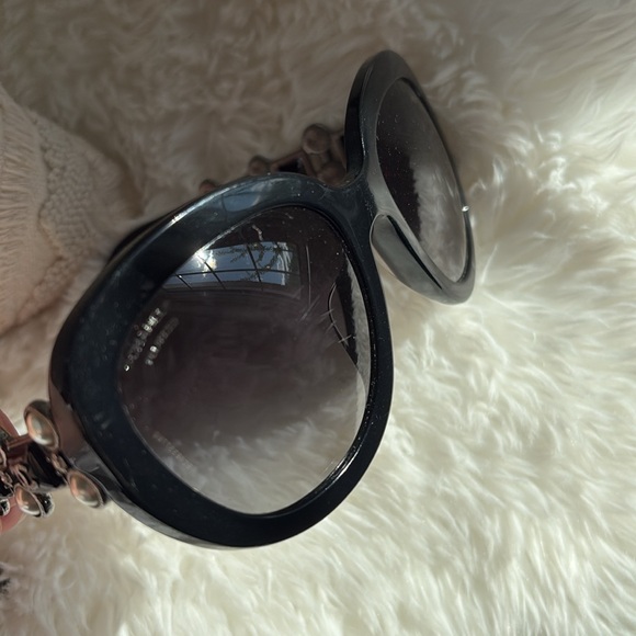 *USED CHANEL limited edition Pearl Crystal Bijoux Polarized Sunglasses Black - Picture 6 of 10